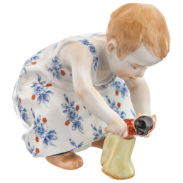 Kind mit Puppe, Bunt staffiert, H 11 cm