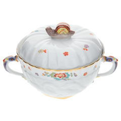 Suppentasse, Form "Schwanendessin", Indische Blumenzweige, gestreute Blümchen, Goldkante, Goldrand, V 0,2 l