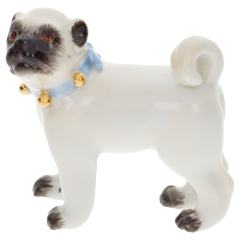 Hund Mops, mit Schellen, stehend, Bunt und gold staffiert