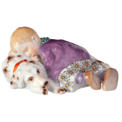 Kind auf Hund schlafend, Edelweißkante, Lim. 75, H 7,5 cm