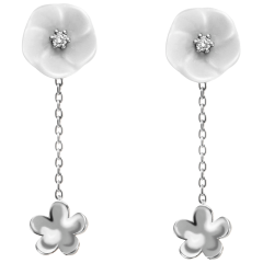 Ohrringe Royal Blossom Bouquet, 750 Weißgold, 2 Blüten S/XS, 2 Porzellanblüten S, 2 Brillanten 0,04 ct, TW, VSI, Vollschliff Gut,