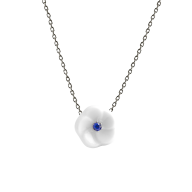 Collier Royal Blossom Basic Saphir, 750 Weißgold, 1 Porzellanblüte S mit 1 Saphir 0,07 ct blau facettiert, 45cm, Öse bei 42