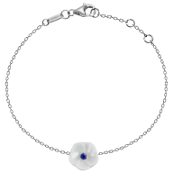 Armband Royal Blossom Basic Saphir, 750 Weißgold, 1 Porzellanblüte S mit 1 Saphir 0,07 ct blau facettiert, 19cm, Öse bei 17